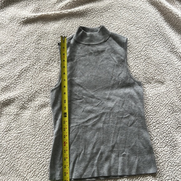 Cara Santana Nine West sweater tank top - Picture 4 of 9